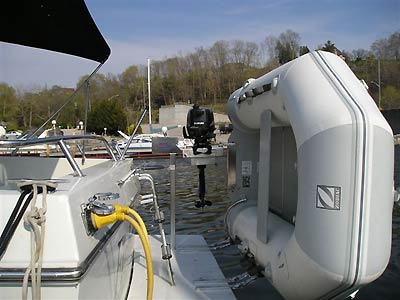 outboard motor lift sailboat