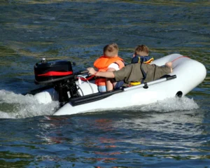 Choosing Between Electric and Manual Davits