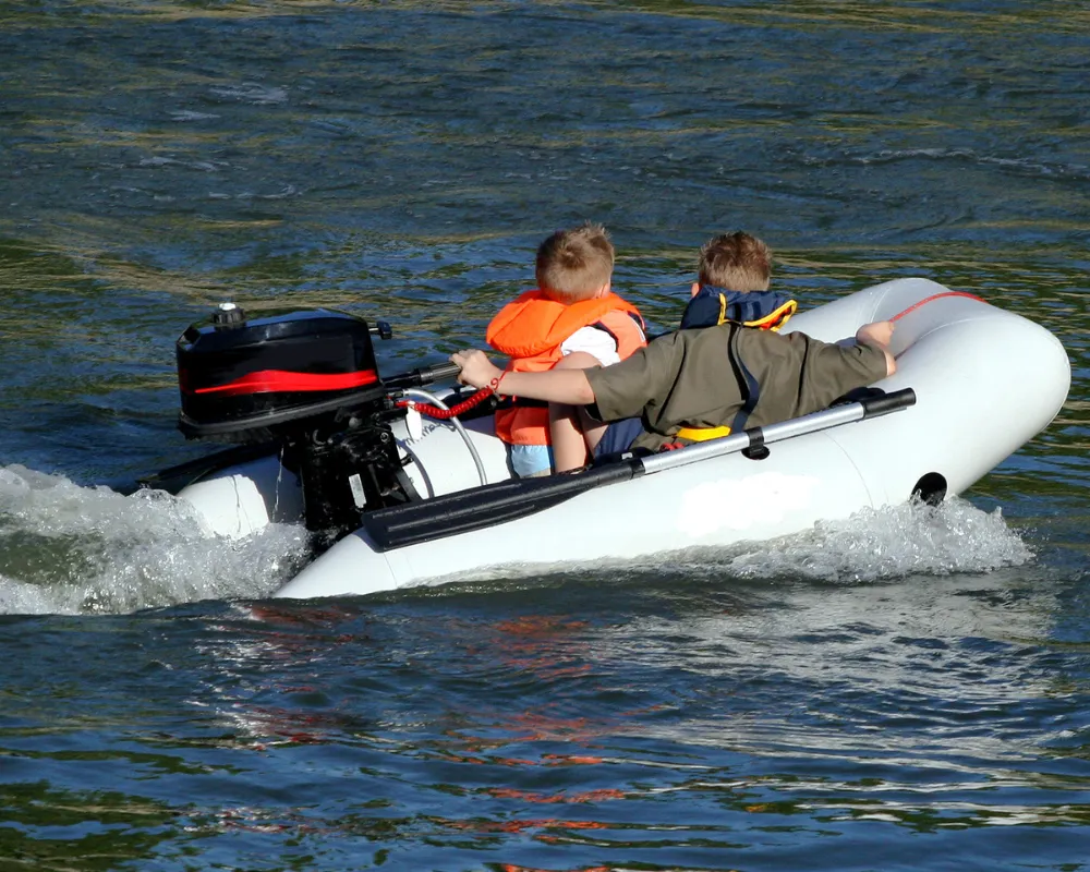 Choosing Between Electric and Manual Davits